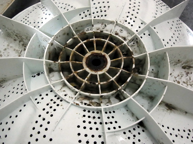 汚れているパルセーターの裏側