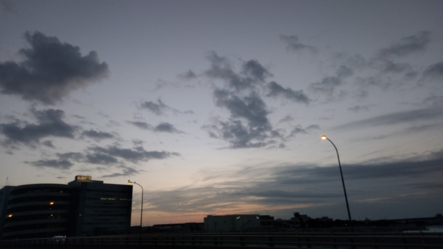 東京6時40分の空