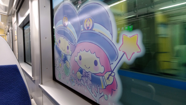 リトルツインスターズ仕様の東京モノレール