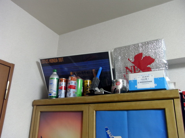 地震で傾いた額縁