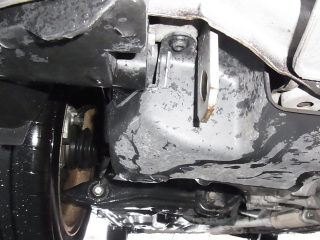 タイヤより内側はあまり濡れていない