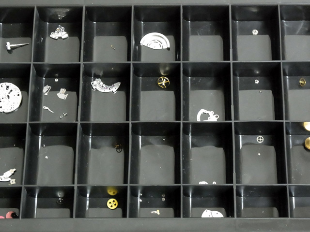 ムーブメントの部品たち