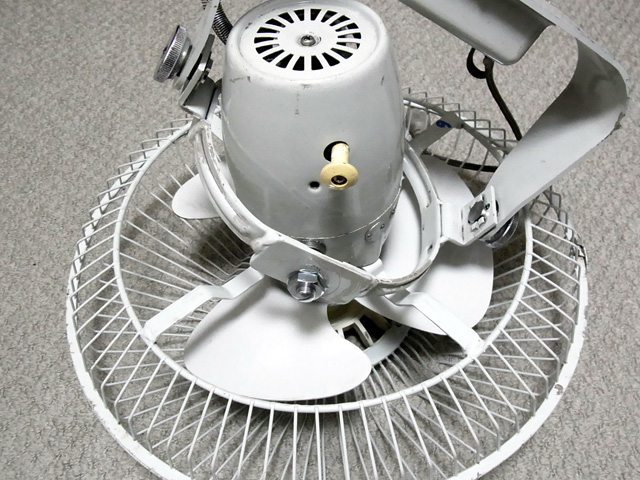 営団02系用扇風機背面