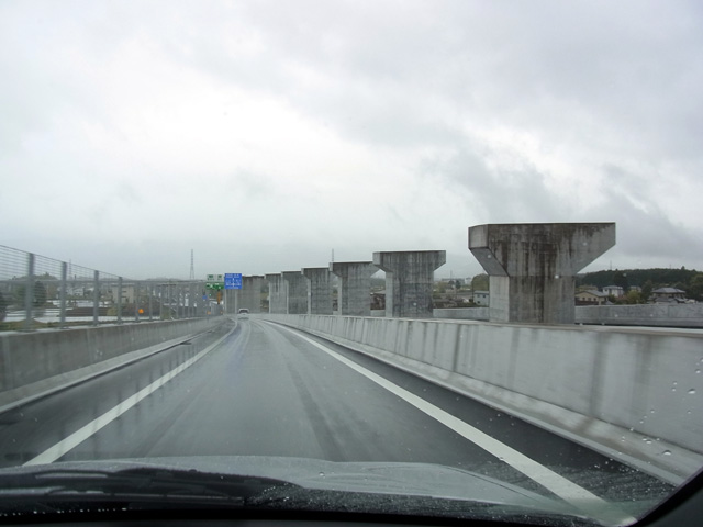 ぐみ沢ICから国道246方面を見る