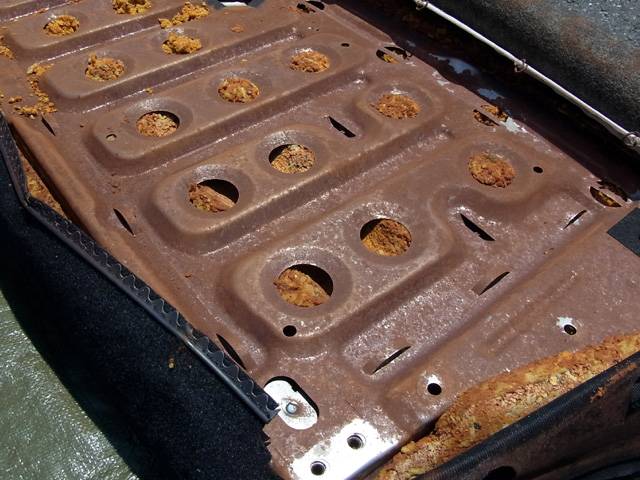 粉状になったウレタン