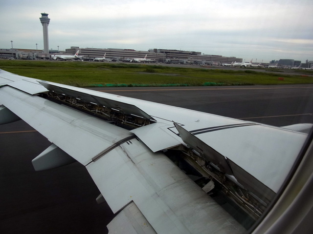 A滑走路16Rで着陸