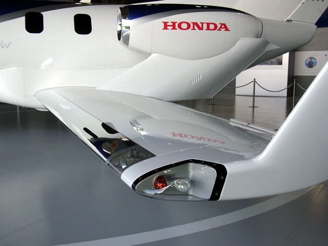 削りだしの主翼