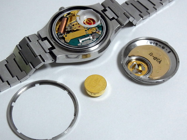 38クォーツ電池交換中