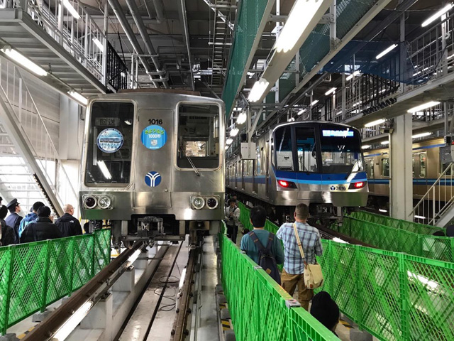 線路の下をくぐる？