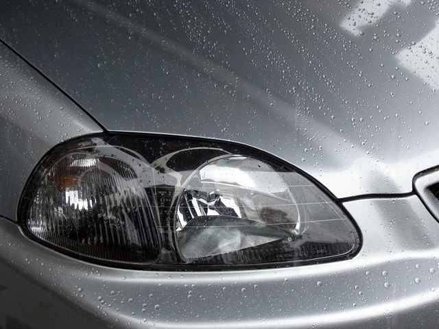 雨に濡れるボディ