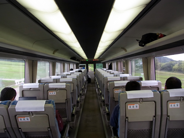 キハ85系車内