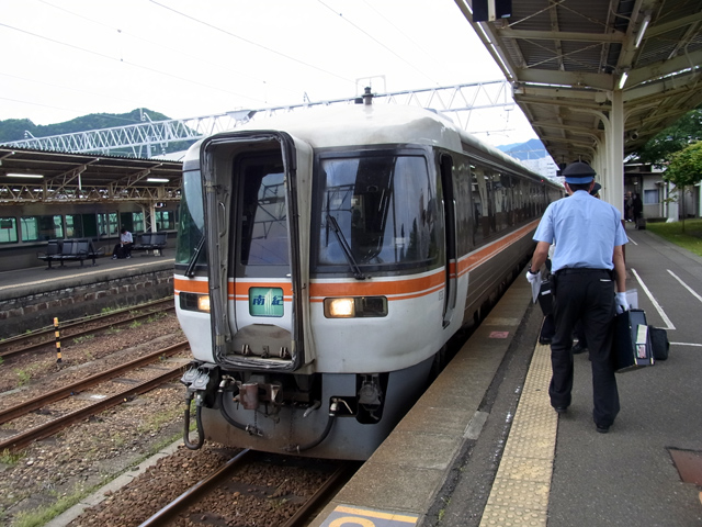 新宮駅で乗務員交代
