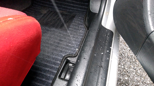 ドアを開けると水浸し