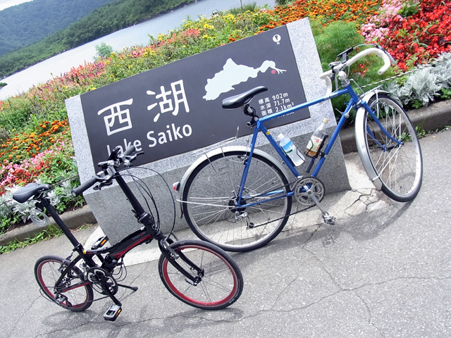 西湖での記念撮影