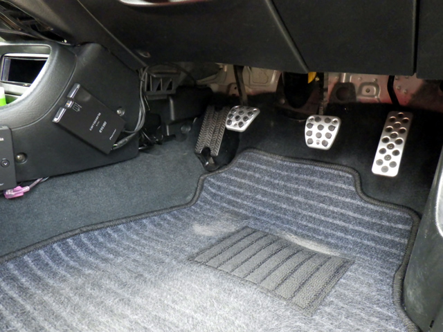 黒いフロアカーペットにチェンジ