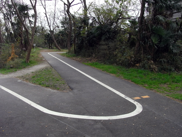 まだまだ急カーブは続く