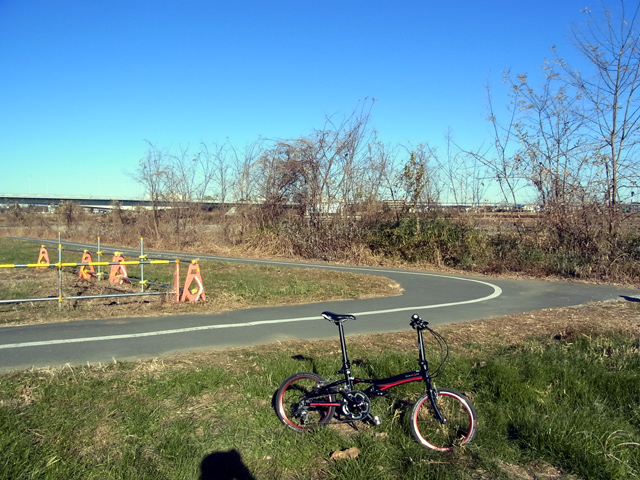 大きなカーブで立川方面へ