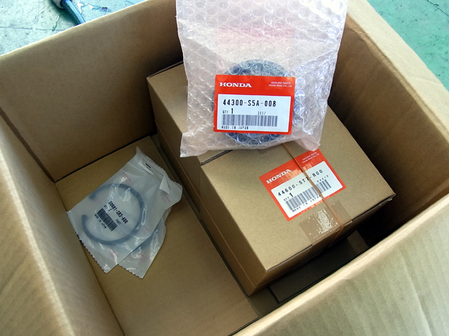 フロントハブとハブベアリング