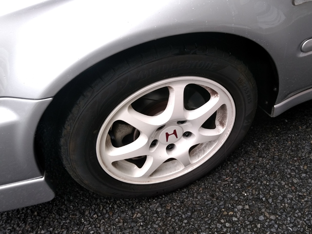 ホイールは汚れたまま