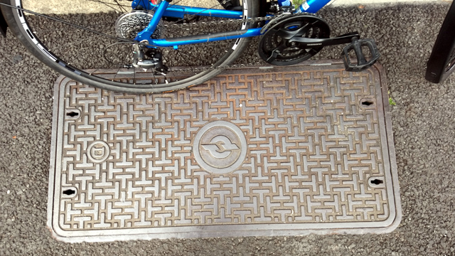 電電公社の長方形マンホールの蓋