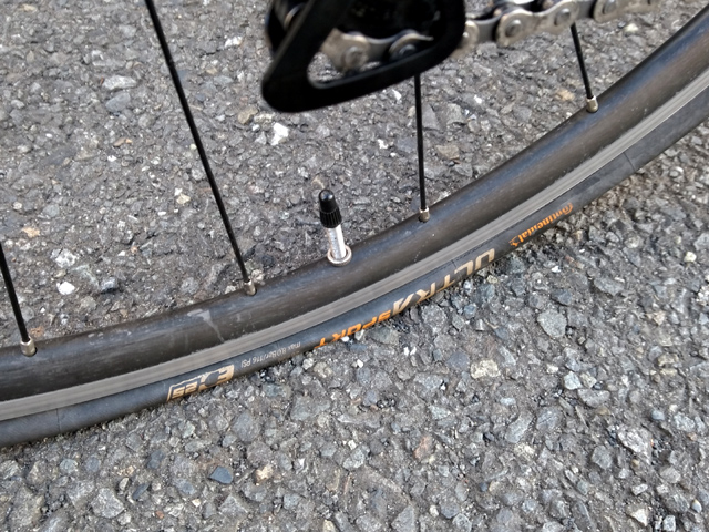 パンクしたリアタイヤ