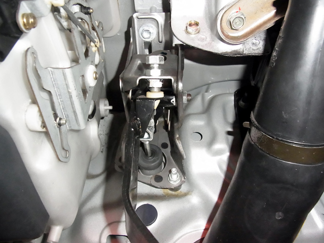 クラッチペダル、ブラケット部分
