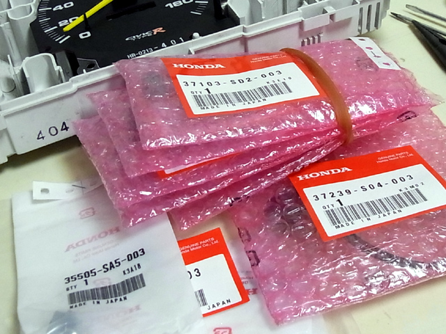 プチプチに包まれた純正バルブ