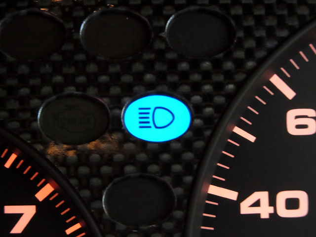 ハイビームインジケーター