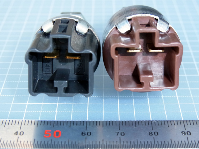 ホンダ35350-S04-003とトヨタ84340-42010の比較