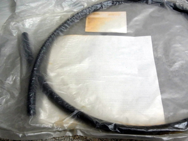 チューブの油分が袋に漏れていた