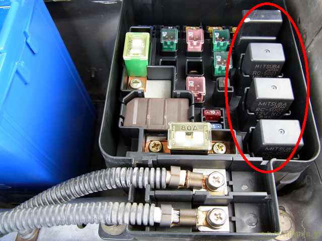 リレーボックス内のリレー