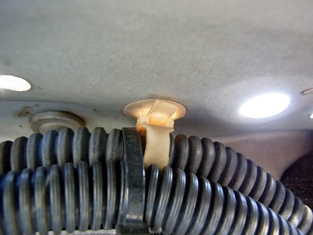 見るからに老朽化したクリップ