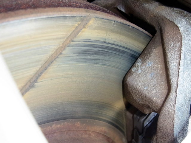 フロントのブレーキローター