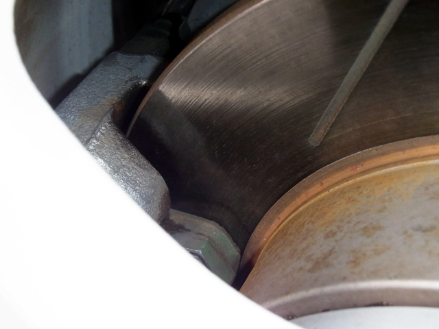 銀色に戻ったリア側ブレーキローター