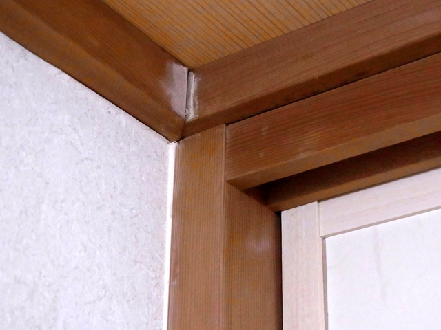 ズレが生じた廻り縁