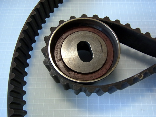 タイミングベルトとテンションプーリー