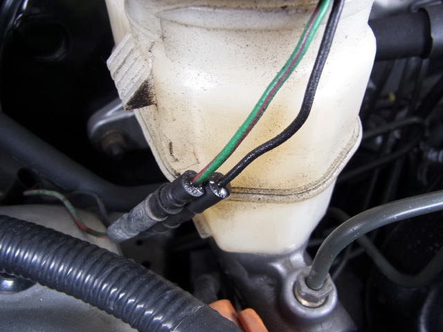 ハーネスの端子もベトベト