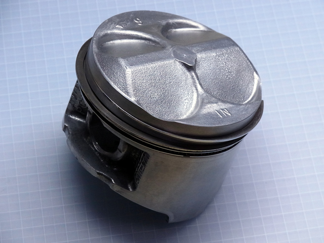 B16Bスタンダードピストンの残骸