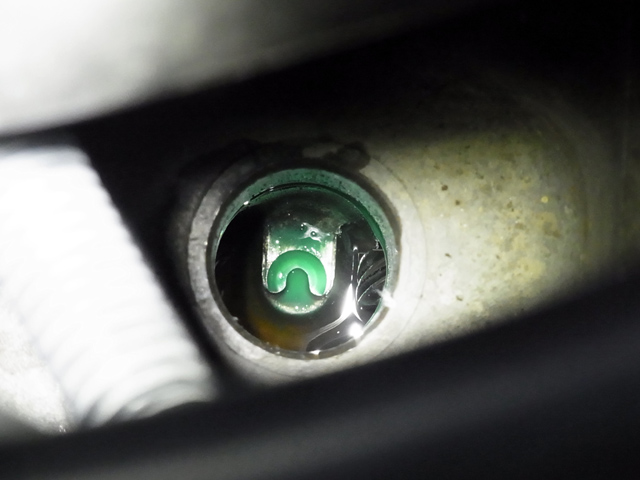 緑色の添加剤が光る