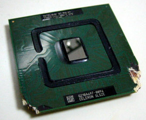 ヒートスプレッダを剥がし、コアを露出